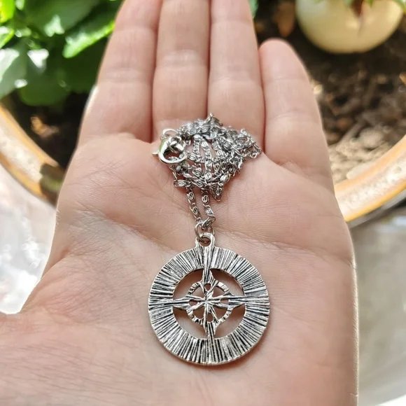 New Handmade Silver Celtic Compass Necklace - Picture 4 of 4